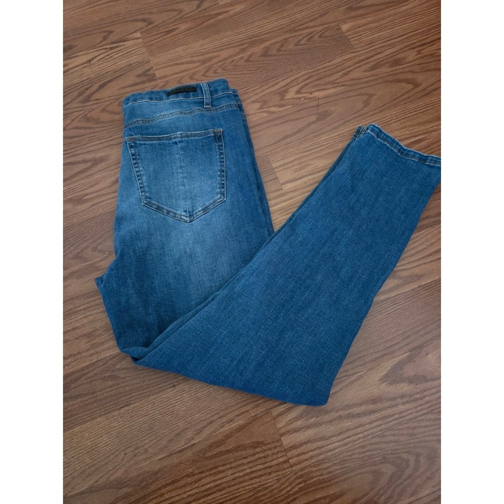Risen Los Angeles Medium Wash Distressed Straight Leg Jeans Size 32/15 RDP1231